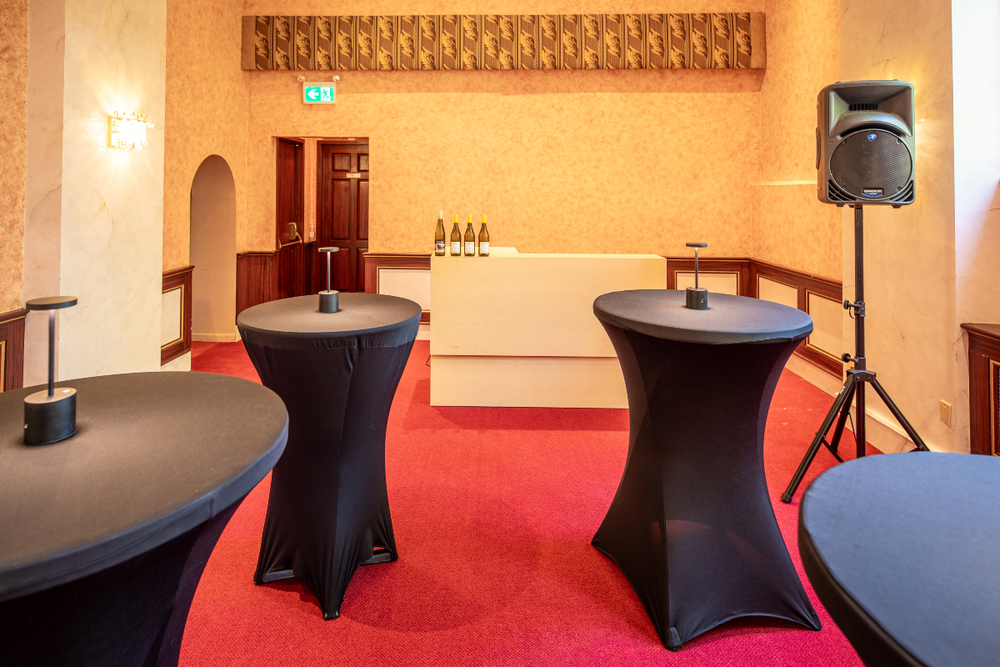 pearce lounge bar